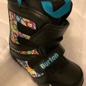 Burton snow boots/snow boarding too. Size 4